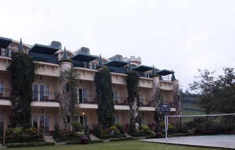 Club Bali Suites At Kota Bunga Cipanas  Εξωτερικό φωτογραφία