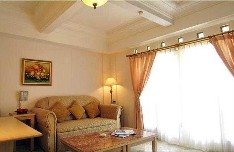 Club Bali Suites At Kota Bunga Cipanas  Εξωτερικό φωτογραφία